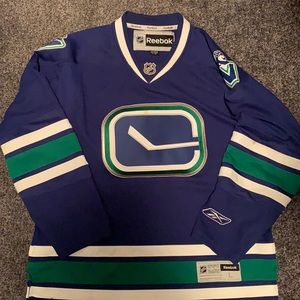 Men’s large Vancouver Canucks jerse